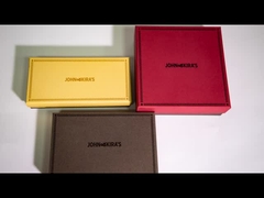Schokoladenbox mit Deckel und Unterlage