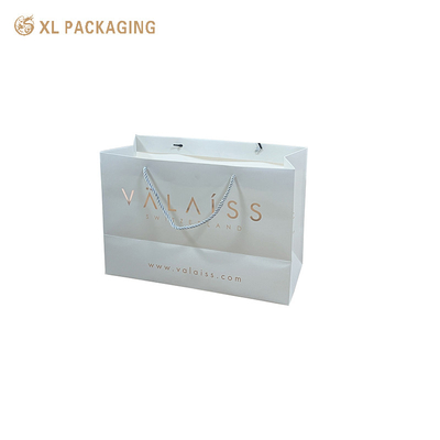 kaufen XL Verpackung Benutzerdefiniertes Logo Hartweißes Kunstdruckpapier Taschen Luxus-Shopping-Verpackung mit gestanzten Griffen Kratzfest Beschichtung Einfaches Tragen Design Langlebig für schwere Geschenke Stilvoll für Markenerlebnisse Online-Herstellung