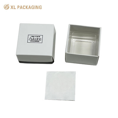 Luxuriöse weiße Schokoladenbox mit PET-Tablett - flache, auslieferbare Zwei-Stücke-klappbare Süßigkeiten-Geschenkbox mit schwarzem Folie-Stempel
