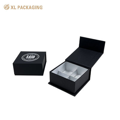 4-Hohlräumige schwarze Magnetschokoladen-Geschenkbox mit 350g Silberpapiereinsatz