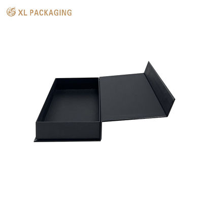 Magnetische Schachtel aus schwarzem Klappkarton für Bekleidung und T-Shirts