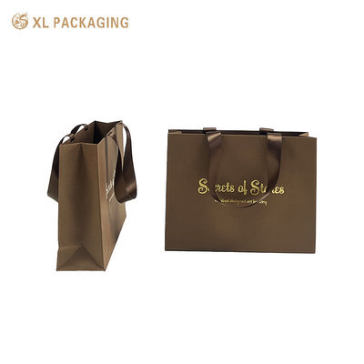 Textured Matte Braun Luxus Papier Tote Tasche mit Custom Goldfolie Warmstempel und verstärkte Satin Band Griffe