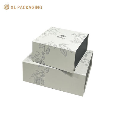 Luxuriöse faltbare Tee-Geschenkbox mit Silberfolien-Logo. Flache, faltbare Verpackungsbox für Teebeutel, Teedosen und Kaffeebeutel