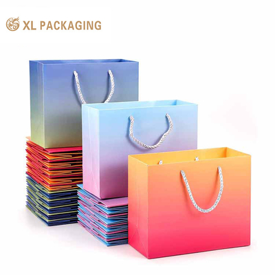 Custom Packaging Bag Luxus Matte Geschenk Einkaufspapierbeutel mit Logo für Kleidung Schmuck Wein
