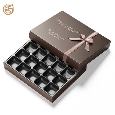 Erschwingliche Schokoladenverpackung mit Goldfolie-Logo, elegantem rosa Bogen und PET-Treyer für Lebensmittel