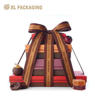Maßgeschneiderte Pralinen-Geschenkboxen aus Goldfolie mit Schleife und Papiereinlage – luxuriöse Geschenkkörbe für Feiertage und Unternehmen