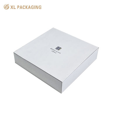 Luxuriöse Magnetverschluss-Kosmetik-Box mit dickem steifem Karton und minimalistisch weißer Basis für Hautpflege-Geschenkverpackungen