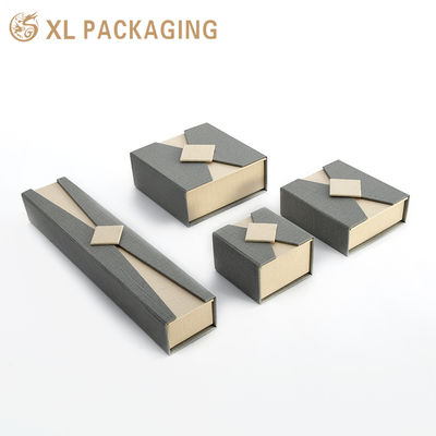 Magnetische Schmuckgeschenkbox mit 2 mm starrem Brett und texturisiertem Spezialpapier für Ring Halskette Ohrringe